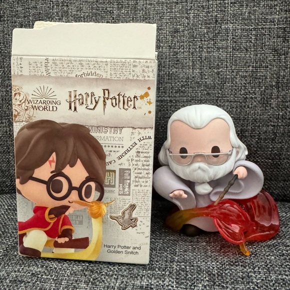 Harry Potter Mystery Box Albus Dumbledore and Phoenix - Picture 1 of 3
